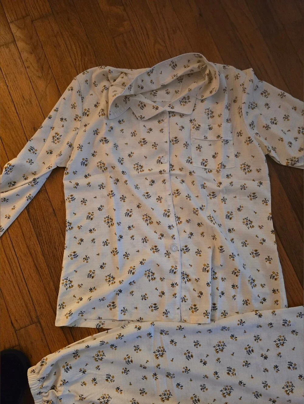 NwT Cream Floral Button-Up Pajama Set